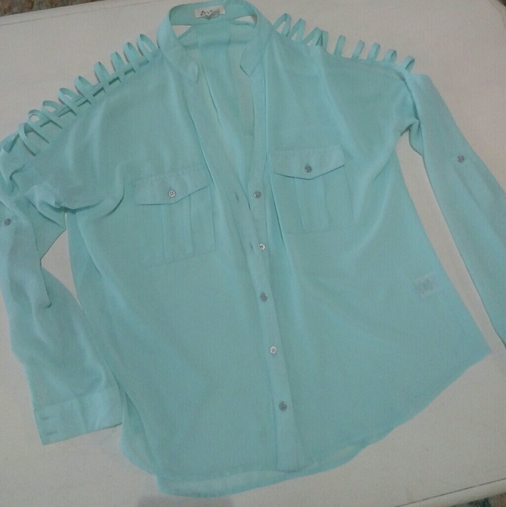 Fun shoulder cut out blouse Mint color